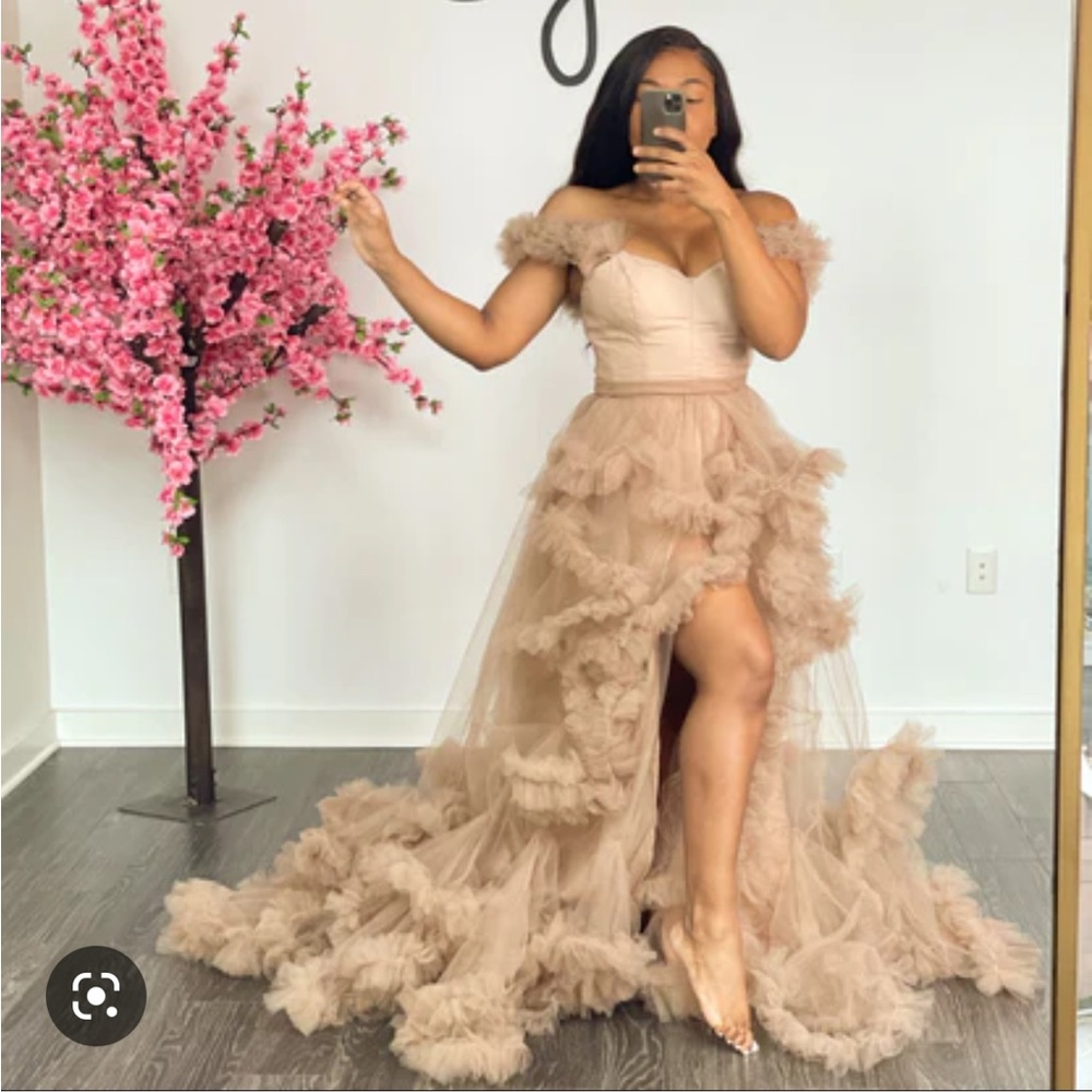 Oyemwen custom made ruched shoulder tulle dress MEDIUM US6/8